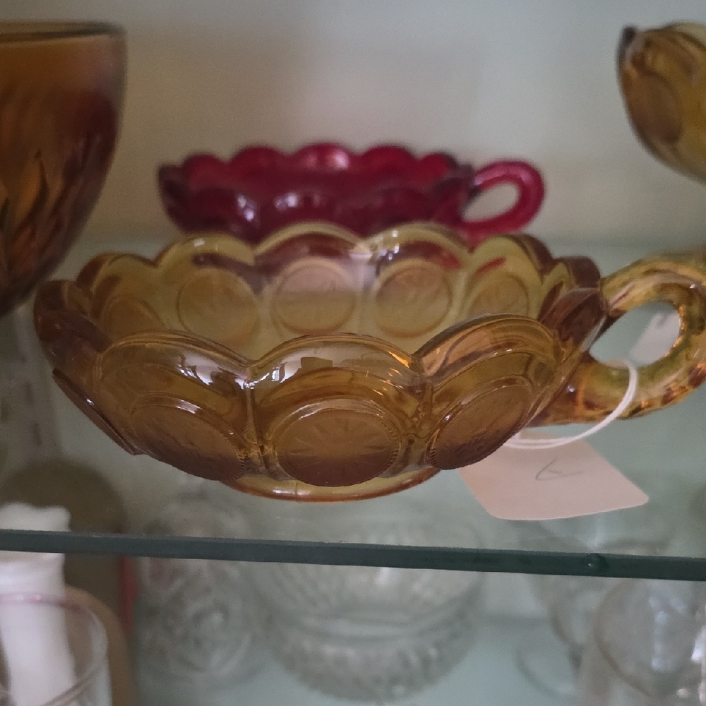 Amber Glass Scalloped Dish with Handle